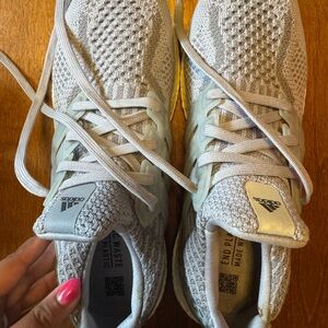 Adidas Women's Light Gray Sneakers